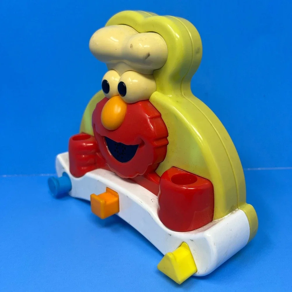 Fisher Price Sing and Cook with Elmo Toy Red Yellow 2010 Magnetized Chef Toy